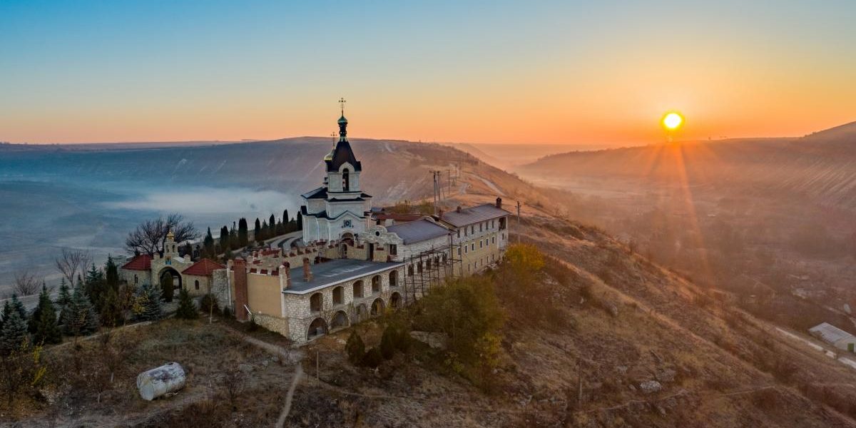 Tot mai mulți turiști europeni, sătui de aglomerația din destinațiile celebre, caută experiențe de călătorie autentice în țări mai puțin vizitate