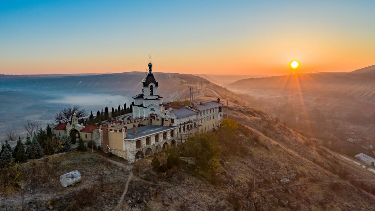 Tot mai mulți turiști europeni, sătui de aglomerația din destinațiile celebre, caută experiențe de călătorie autentice în țări mai puțin vizitate