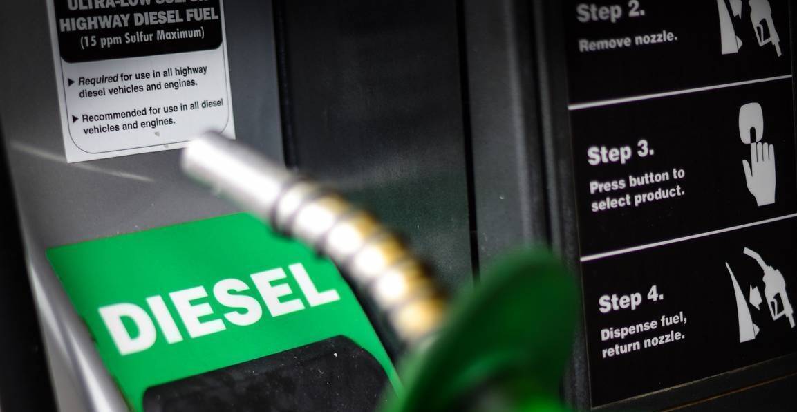 O nouă ordonanță de urgență va reduce prețul motorinei, dar introduce o contribuție de solidaritate pentru companiile petroliere Guvernul a adoptat o ordonanță de urgență menită să reducă prețul motorinei pentru consumatori, concomitent cu impunerea unei contribuții de solidaritate asupra veniturilor generate de vânzarea țițeiului și a produselor petroliere