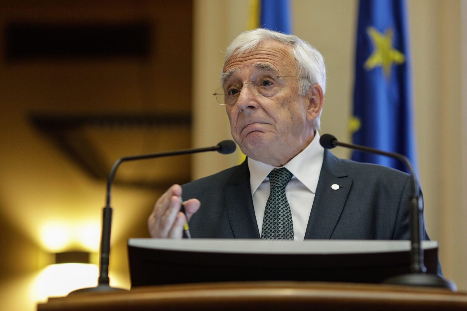 Guvernul pregătește o nouă reducere a prețului la carburanți Palatul Victoria analizează o nouă măsură de reducere a prețului la combustibili, cu o posibilă scădere de 50 de bani pe litru