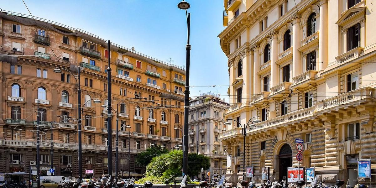 Hoții au jefuit o bancă din Napoli prin canalizare. Jaf ca-n filme