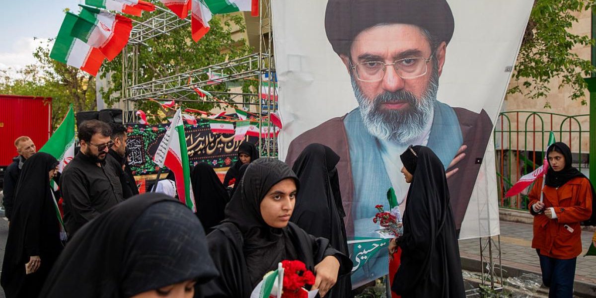 Noi detalii despre starea lui Mojtaba KHAMENEI: Descris ca „janbaz” la TV