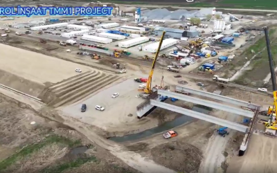 Progres semnificativ pe șantierul Autostrăzii A8 Târgu Mureș – Miercurea Nirajului Lucrările la tronsonul Târgu Mureș – Miercurea Nirajului din Autostrada A8 au depășit pragul de 40% din stadiul fizic, conform anunțului făcut de Fikret Tanoglu, reprezentant al constructorilor turci