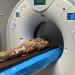 Mumie egipteană de 2000 ani, cu secret pe piept: Ce au găsit arheologii