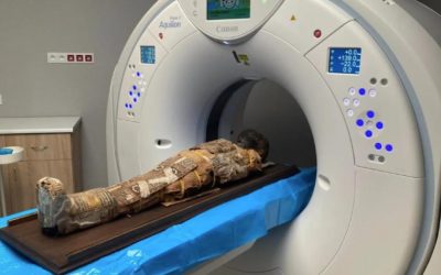 Mumie egipteană de 2000 ani, cu secret pe piept: Ce au găsit arheologii
