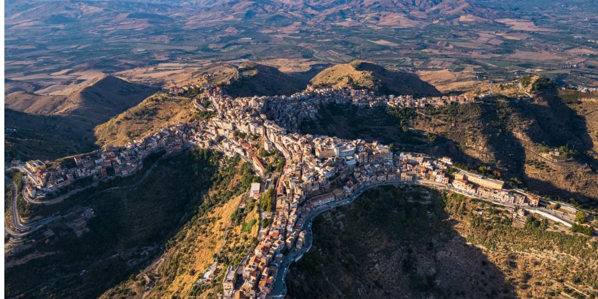 Mafia italiană pe marele ecran: Satul din „Nașul” s-a schimbat radical