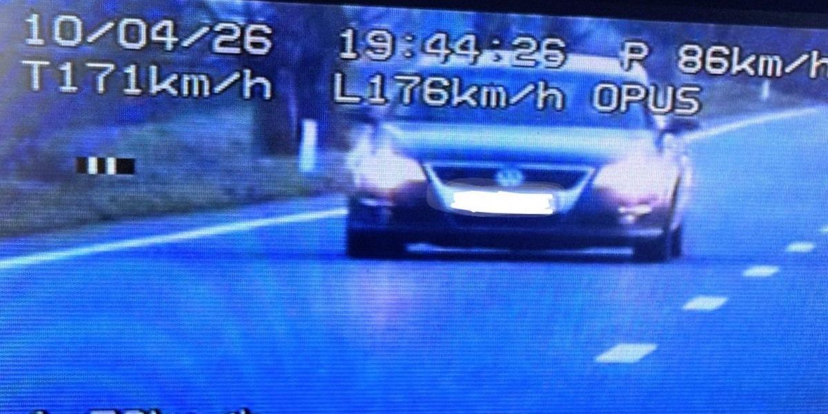 Șoferița prinsă cu 176 km/h: „Îmi ard cozonacii” șoca polițiștii