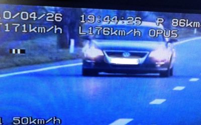 Șoferița prinsă cu 176 km/h: „Îmi ard cozonacii” șoca polițiștii