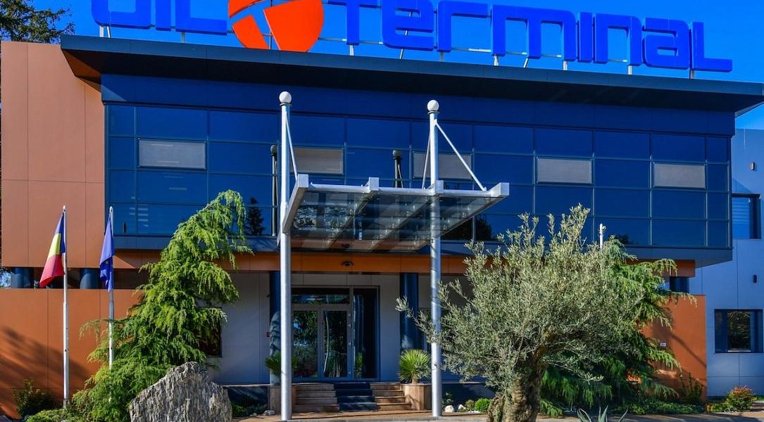Oil Terminal, compania românească controlată de stat, demarează procedura de achiziție a contractorului pentru construcția unui terminal de bitum în parteneriat cu Euronova, companie elvețiană specializată în comerțul cu produse petroliere