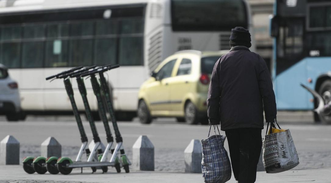 România se confruntă cu o scădere demografică accentuată: Peste 21,6 milioane de locuitori în 2026 Populația României a continuat să scadă, atingând 21,646 milioane de locuitori la 1 ianuarie 2026, conform datelor publicate joi, 2 aprilie, de Institutul Național de Statistică