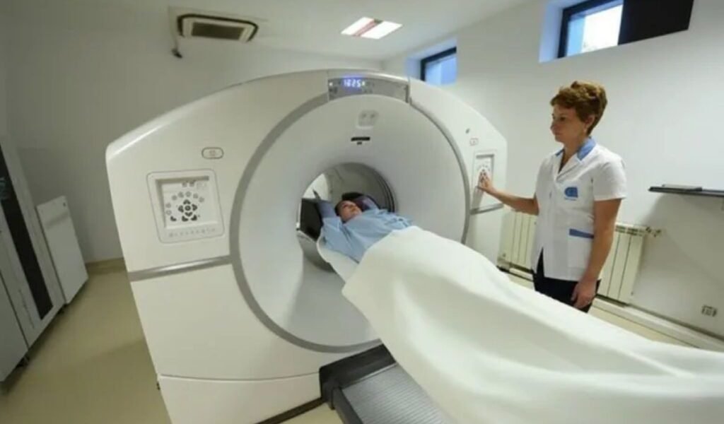 Un centru integrat de oncologie, cu o valoare estimată de 15 milioane de euro, ar putea fi construit la BUZĂU, cu finanțare europeană, pentru a facilita accesul la tratament pentru pacienții din regiunea de Sud-Est a României