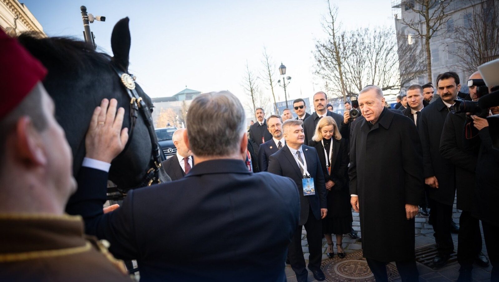 Magyar, la braț cu Erdoğan: Liderul Turciei, invitat de politicianul ungar la Budapesta