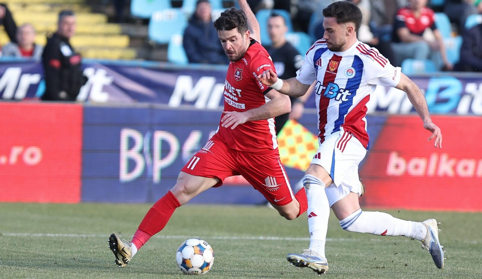 Oțelul Galați – Hermannstadt: Dorinel Munteanu revine pe tărâmul gloriei, într-un meci crucial din play-out Meci intens în play-out-ul Superligii, acolo unde Oțelul Galați primește vizita celor de la Hermannstadt, într-un duel încărcat de semnificații