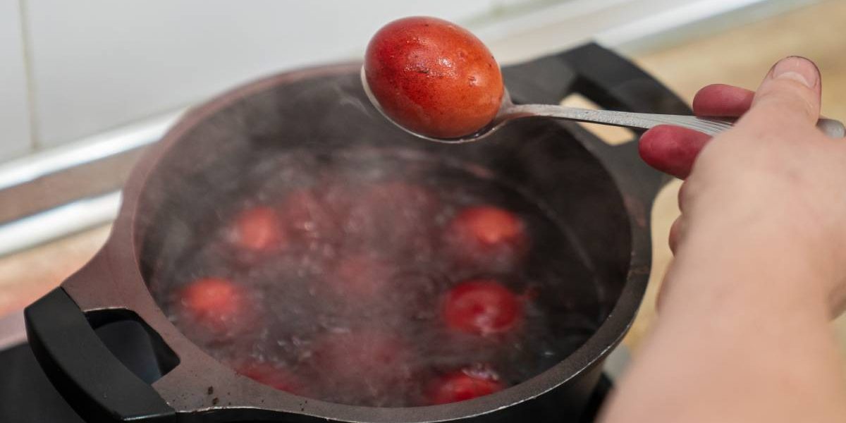 Cum recunoști indigestia de la ouăle de Paște: Atenție la „piatră”