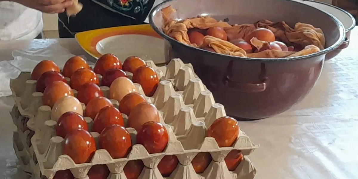 Ouă vopsite „eco”: Peste 1000 de bucăți ajung pe mesele românilor