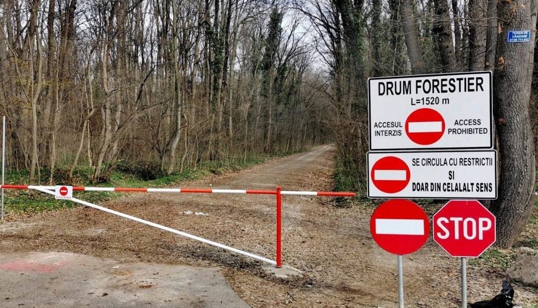 Romsilva blochează accesul auto pe drumurile forestiere