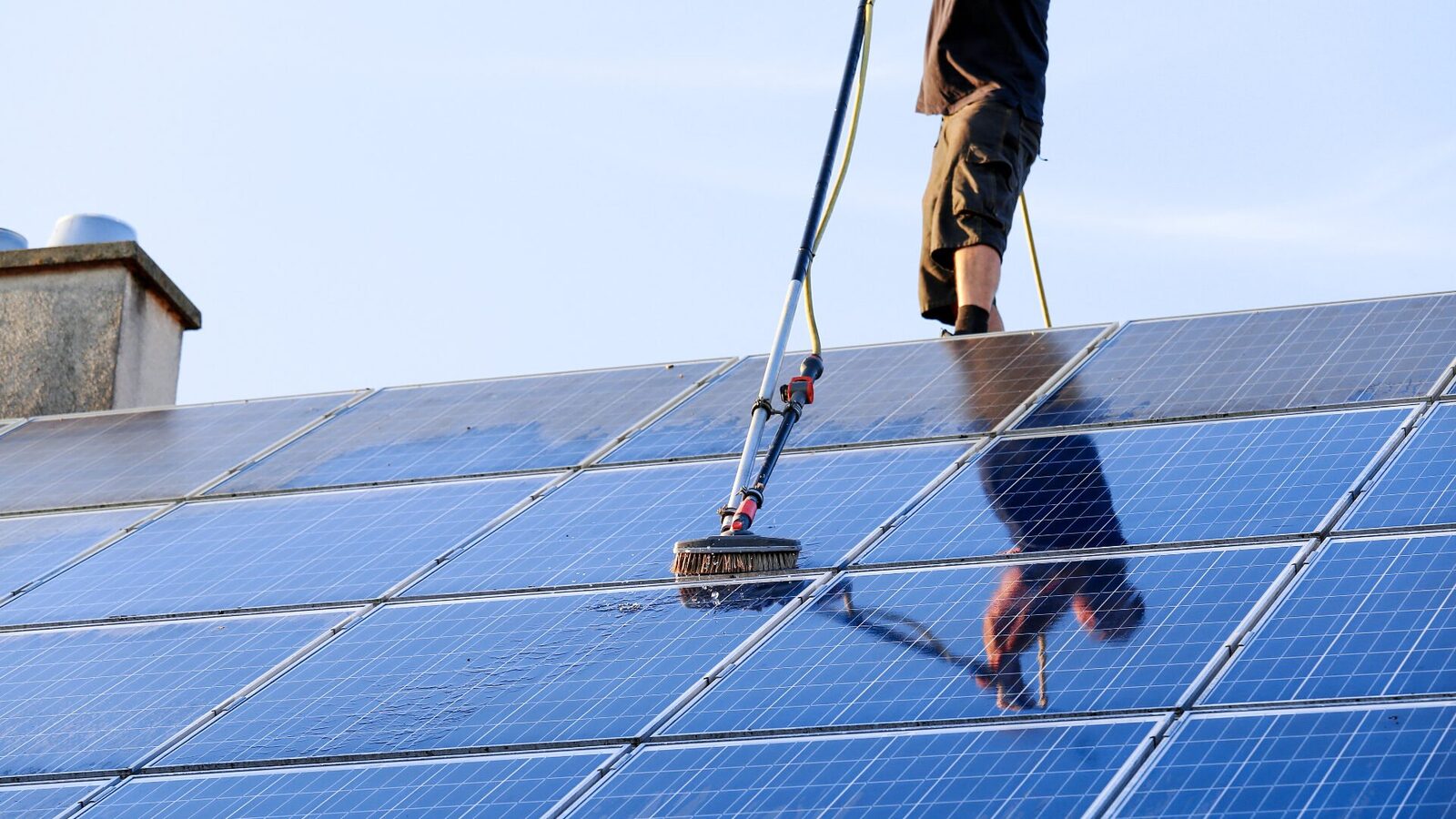Infrastructura energetică europeană, depășită de boom-ul energiilor regenerabile Europa riscă să blocheze proiecte de energie regenerabilă cu o capacitate de peste 120 de gigawați din cauza infrastructurii energetice învechite, potrivit unui raport al grupului de reflecție Ember