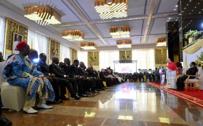 Papa, atacat de Donald Trump, condamnă corupția în Camerun