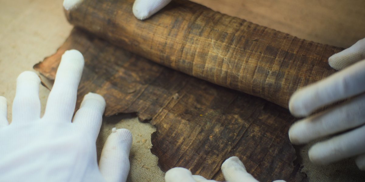 Papirus cu pasaje din Iliada, găsit în mumie egipteană