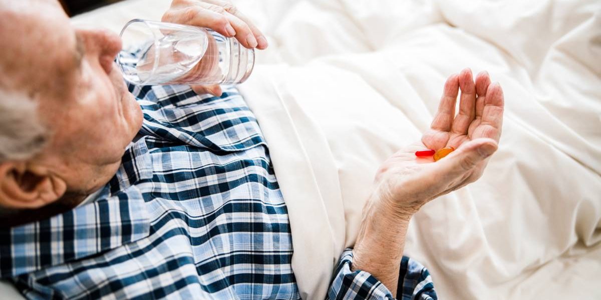 Obiceiuri banale care-ți fac rău: De ce somnul după pastile e periculos