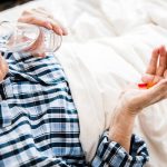 Obiceiuri banale care-ți fac rău: De ce somnul după pastile e periculos