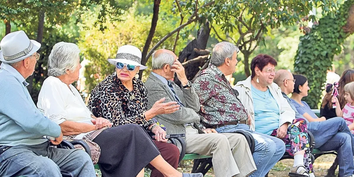 Pensionari, loviți crunt în 2026: Pierd 240 de lei lunar. Ajutor de la Ministerul Muncii