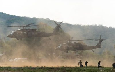 Apache la Mihail Kogălniceanu: O consolidare a prezenței NATO la Marea Neagră Baza Aeriană Mihail Kogălniceanu din România a fost desemnată pentru a găzdui elicoptere de atac AH-64E Apache, conform informațiilor publicate de Serviciul de Distribuție a Informațiilor Vizuale din Apărare al SUA (DVIDS) la 1 aprilie 2026