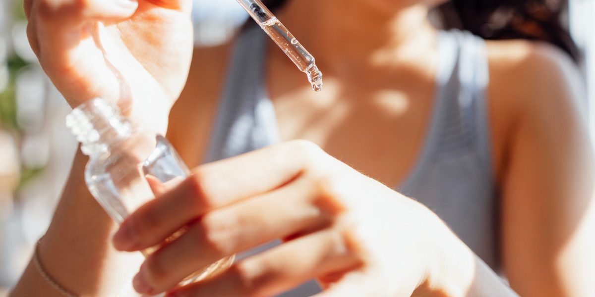 Peptidele, elixirul tinereții? Promisiuni mari, riscuri pe măsură pentru sănătate