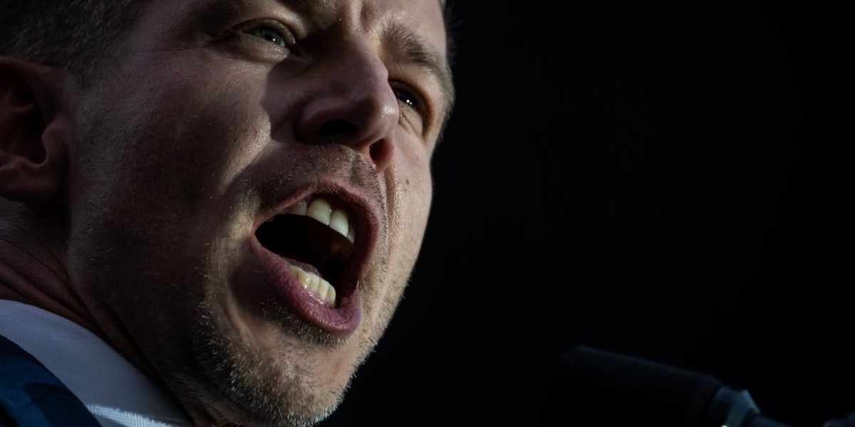 Simion dansează pe morminte, UDMR-ul, în campanie de minciuni