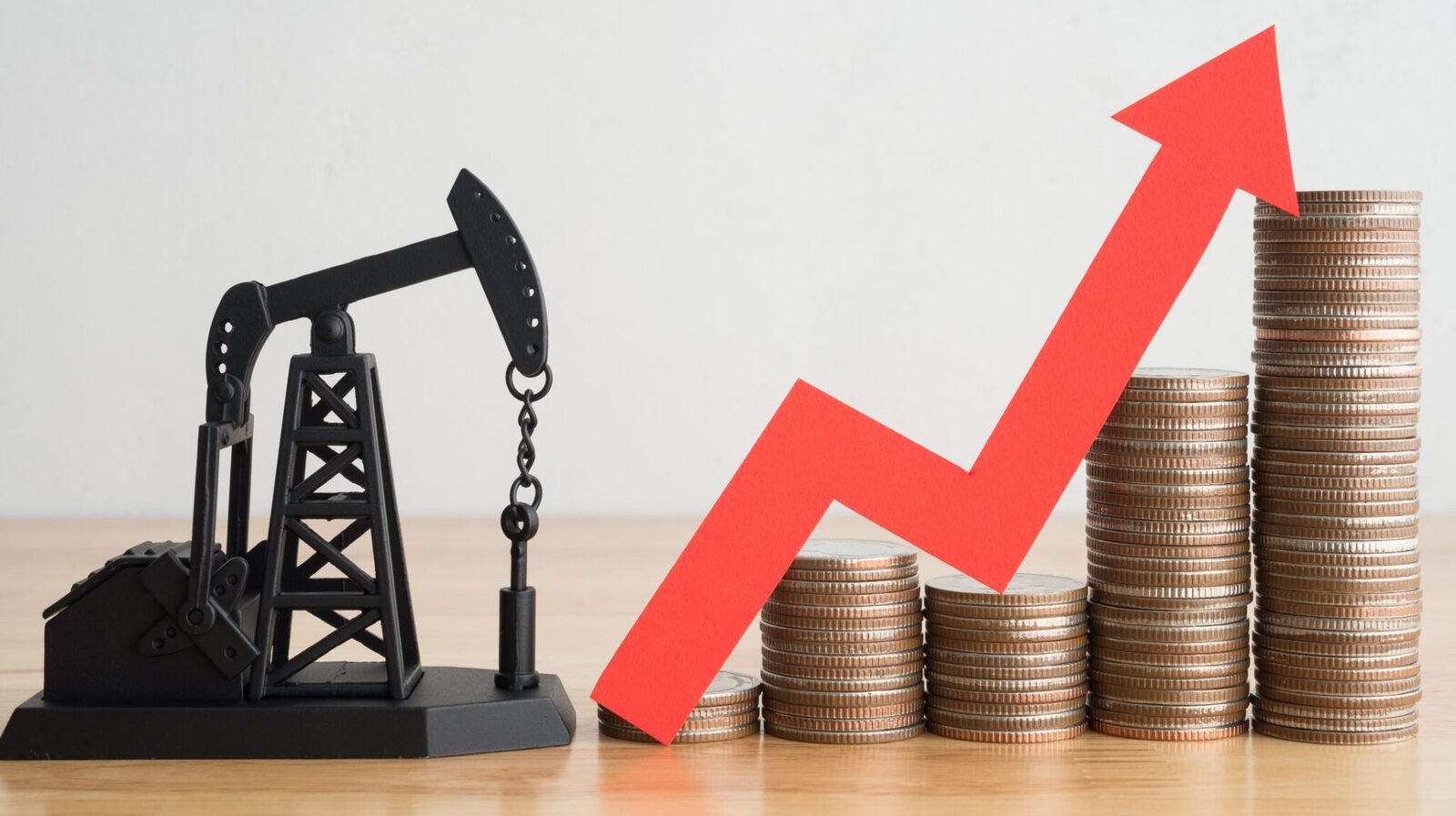 Prețul petrolului din SUA a crescut brusc joi, declanșând temeri pe piețele financiare globale, pe fondul reevaluării riscurilor geopolitice în Orientul Mijlociu și a declarațiilor președintelui american Donald Trump care amplifică îngrijorările legate de o posibilă extindere a conflictului