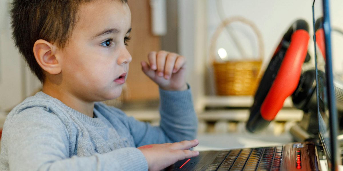 Comisia Europeană, din nou la apel pentru siguranța copiilor online