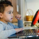 Comisia Europeană, din nou la apel pentru siguranța copiilor online