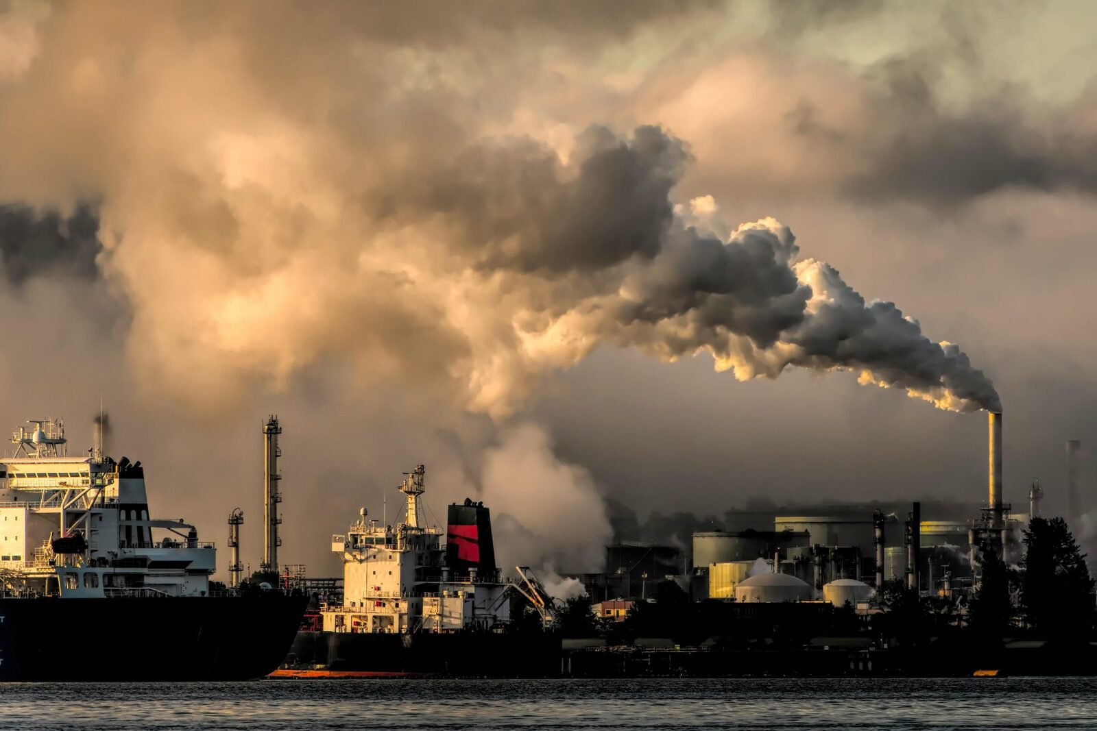 UE modifică sistemul de comercializare a certificatelor de emisii pentru a stabiliza piața de carbon Comisia Europeană propune o schimbare majoră în mecanismul de stabilizare a pieței (Market Stability Reserve – MSR) a sistemului european de comercializare a certificatelor de emisii (ETS)