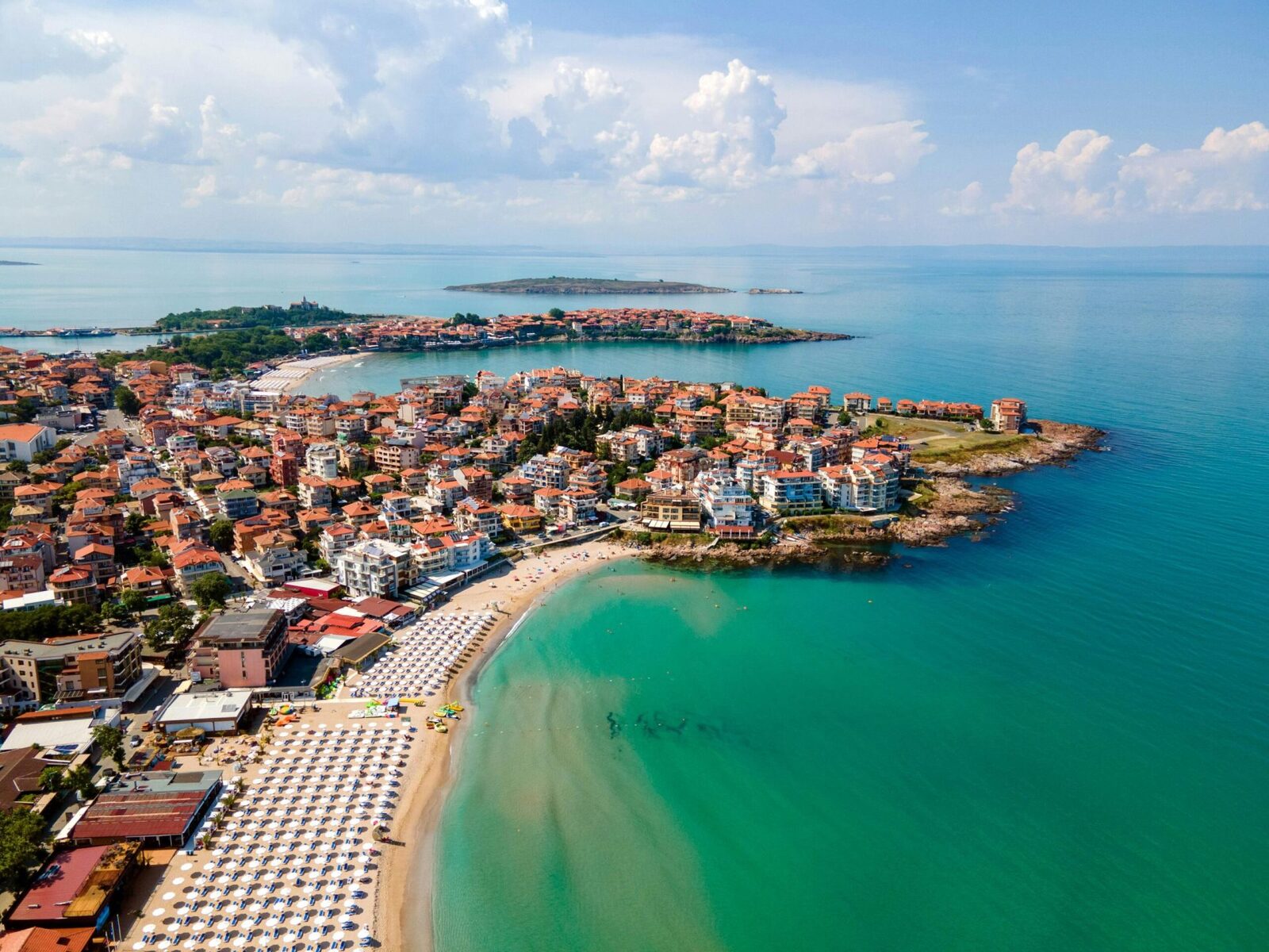 Sozopol: BRITANICI veniți în MASĂ pe litoralul bulgăresc, un ADEVĂRAT magnet