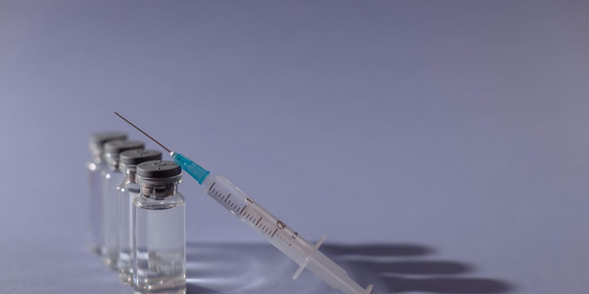 Europa: Vaccinarea avansează, rujeola și tusea convulsivă pun presiune