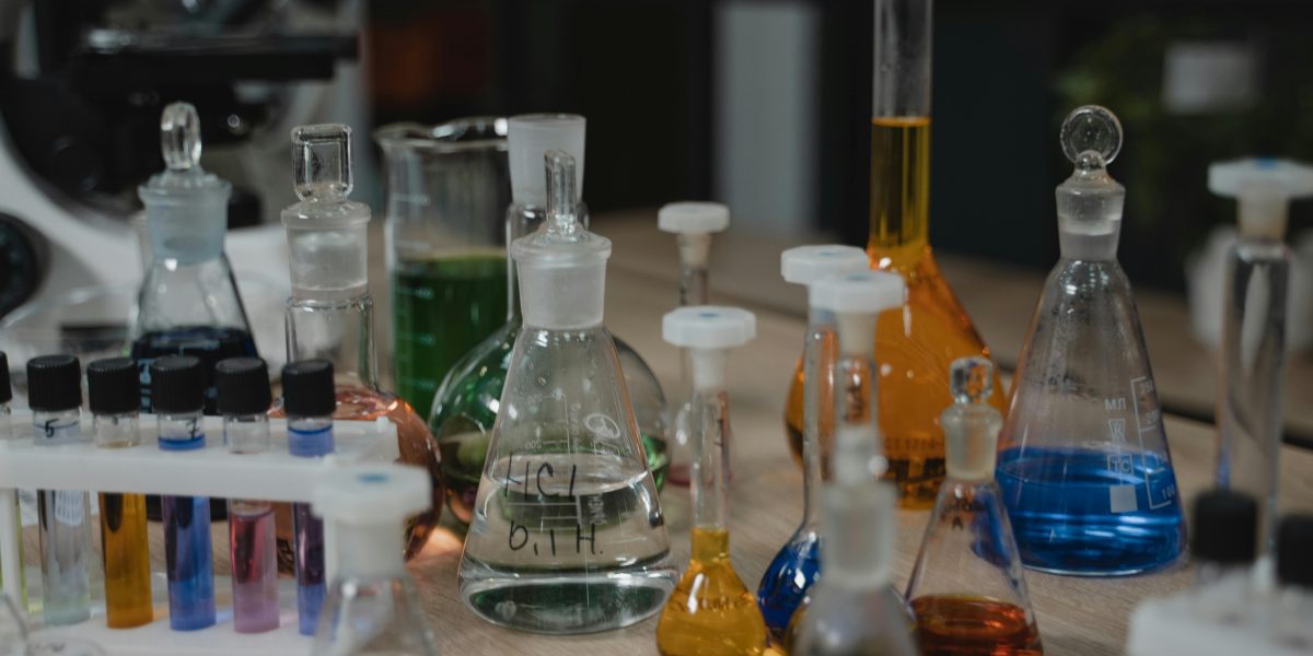 Parlamentul European: Legislația chimică, simplificată, dar consumatorii, protejați