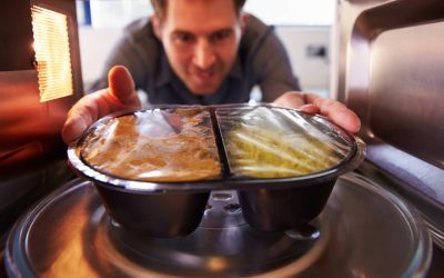 Nu mai folosi recipientul asta la microunde: Mâncarea devine toxică!