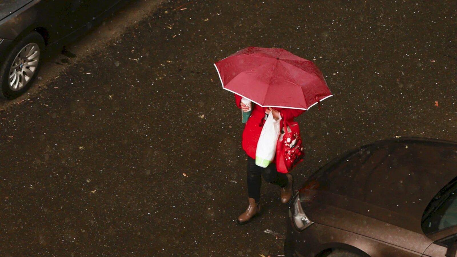 Cod galben de ploi în București: Weekendul începe cu vreme capricioasă Administrația Națională de Meteorologie (ANM) a emis un cod galben de ploi pentru București, valabil până sâmbătă, 4 aprilie 2026, la ora 18:00