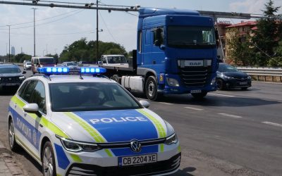 Șofer bulgar, prins beat criță și drogat pe autostradă, cu un istoric bogat de încălcări rutiere Un bărbat de 39 de ani din Bulgaria a fost reținut pe autostrada Struma, după ce a fost depistat conducând sub influența alcoolului și a cocainei
