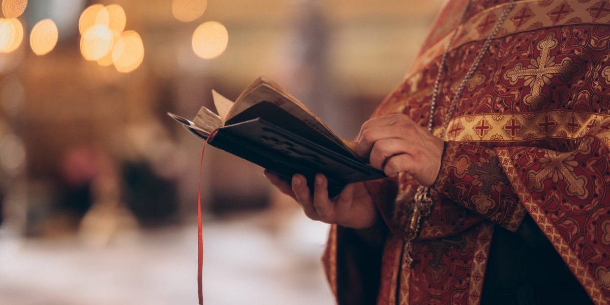 Spovedania, un „duș” pentru suflet: Cum ne curățăm de păcate, explică un preot la Europa FM