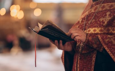 Spovedania, un „duș” pentru suflet: Cum ne curățăm de păcate, explică un preot la Europa FM