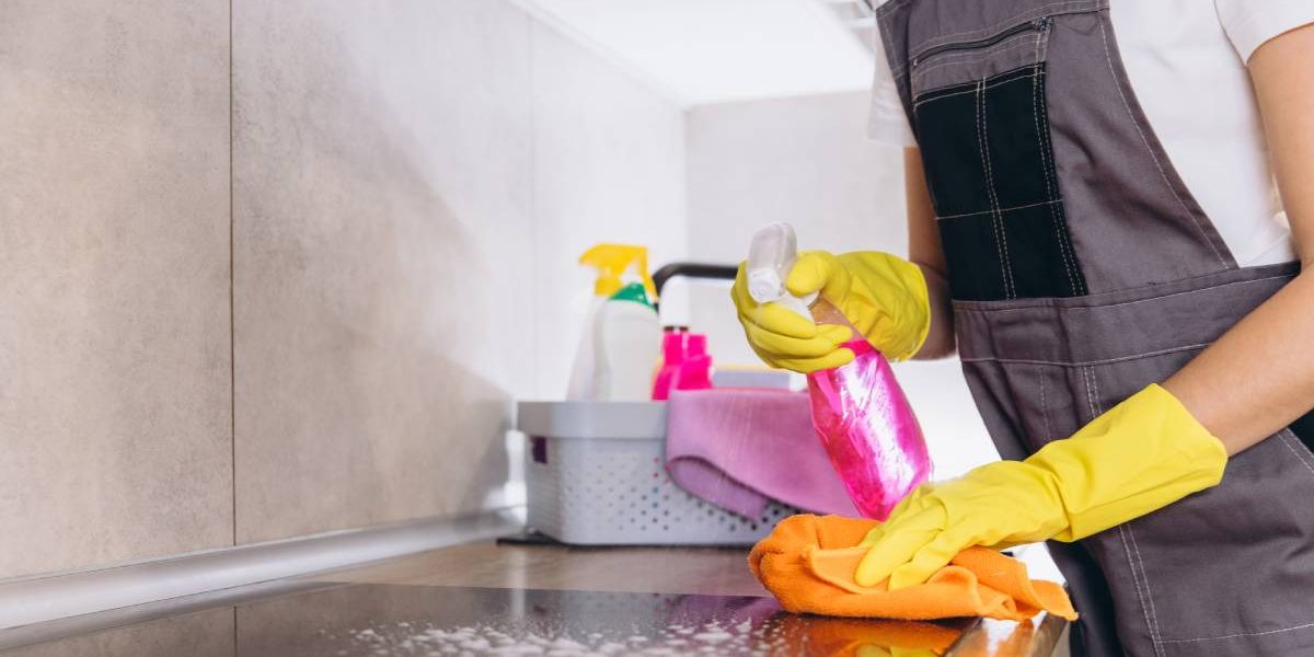 Substanțe toxice în casă: Ce NU amesteci niciodată la curățenie