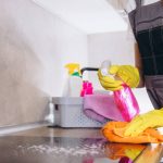 Substanțe toxice în casă: Ce NU amesteci niciodată la curățenie