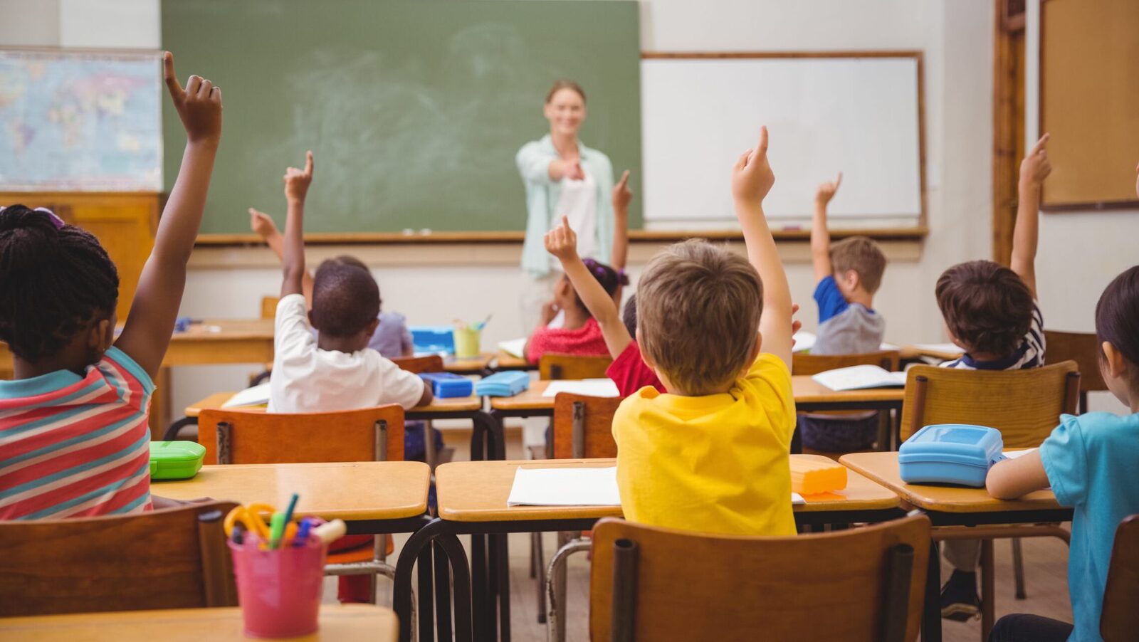 Burse de 1000 lei pentru elevi: Cum prinzi banii. Termen limită 20 aprilie 2026