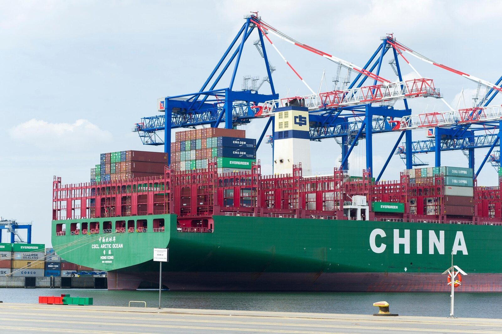 IMF: 28 de puncte critice pentru comerțul mondial, expuse riscurilor Fondul Monetar Internațional (FMI) a identificat 28 de „puncte de gâtuire” maritime, artere înguste prin care tranzitează o mare parte din mărfurile globale