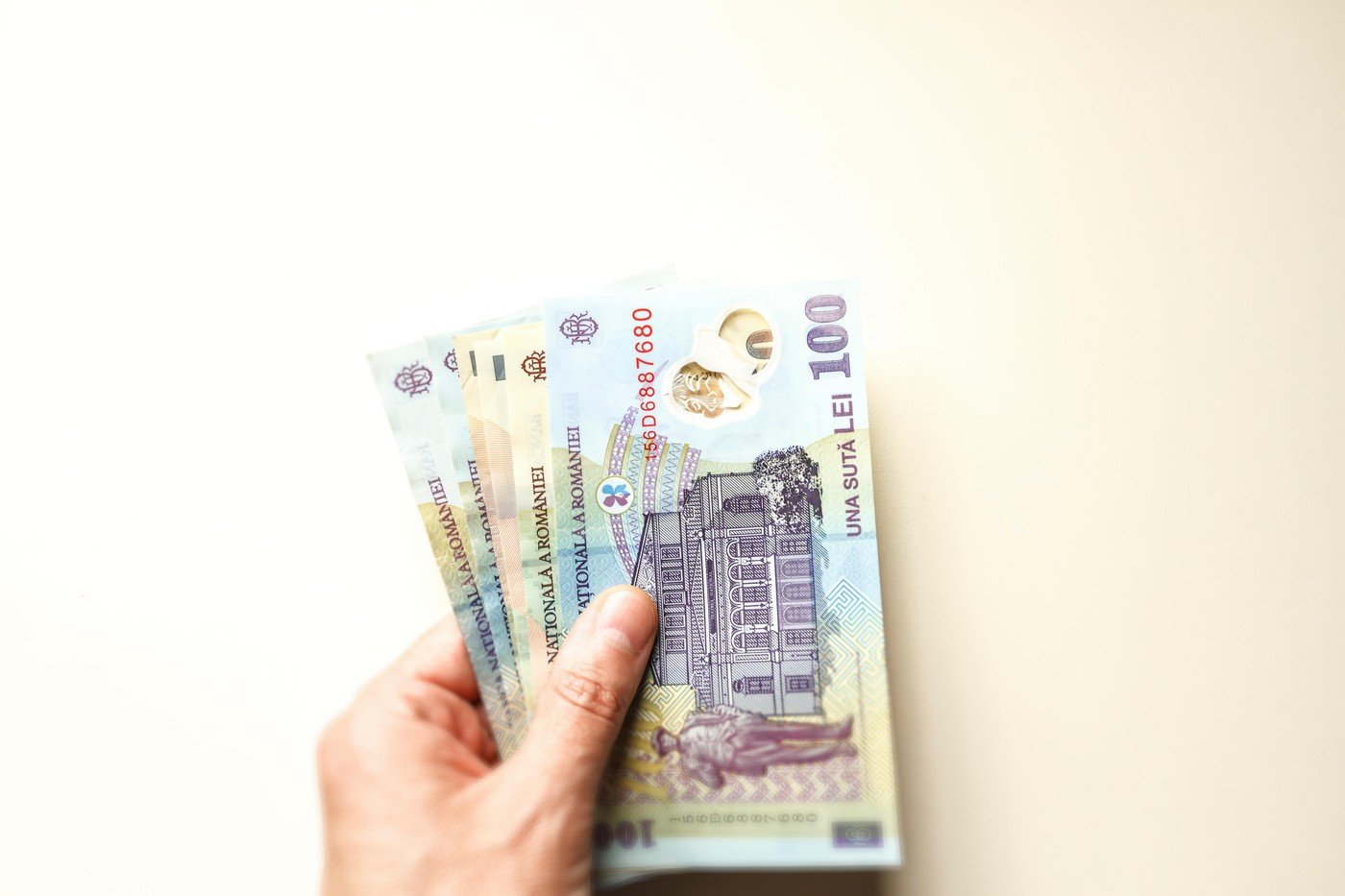 Bucureștenii, despre salarii: „inflația a explodat, nu mai facem față”