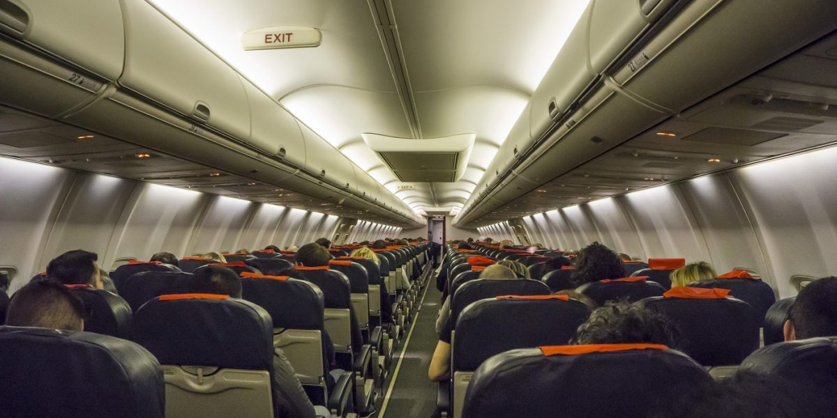 Taxă în Olanda: Zborurile lungi cu avionul, lux pentru europeni