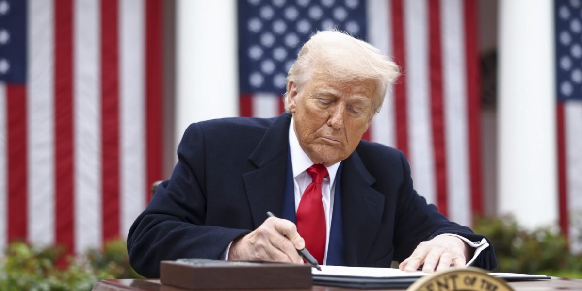 SUA, acord de 20 miliarde dolari cu Iranul: Trump, gata să plătească cash pentru uraniu