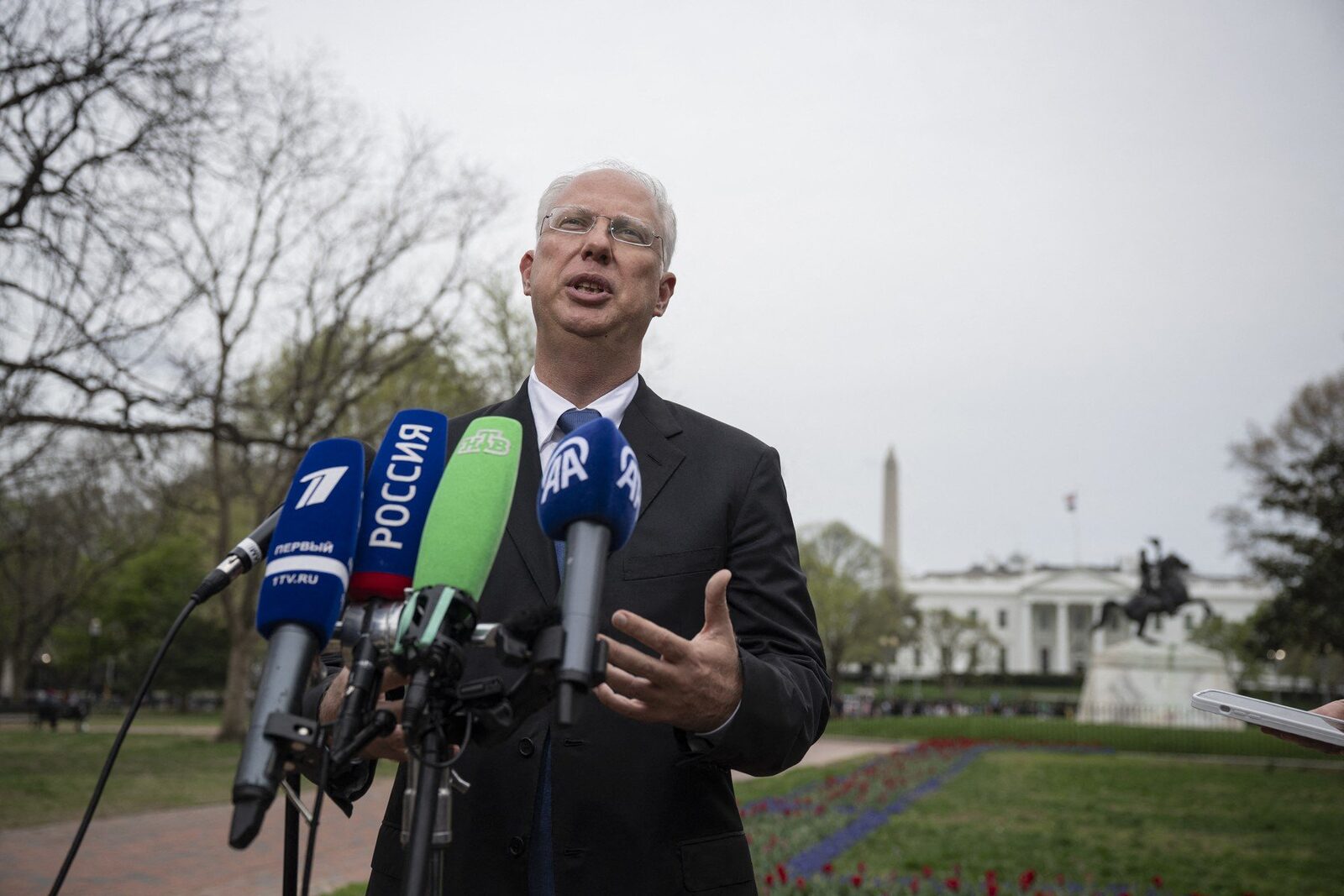 Trimisul special al președintelui rus Vladimir Putin, Kirill Dmitriev, se află în Statele Unite ale Americii, pentru discuții cu membri ai administrației președintelui american Donald Trump