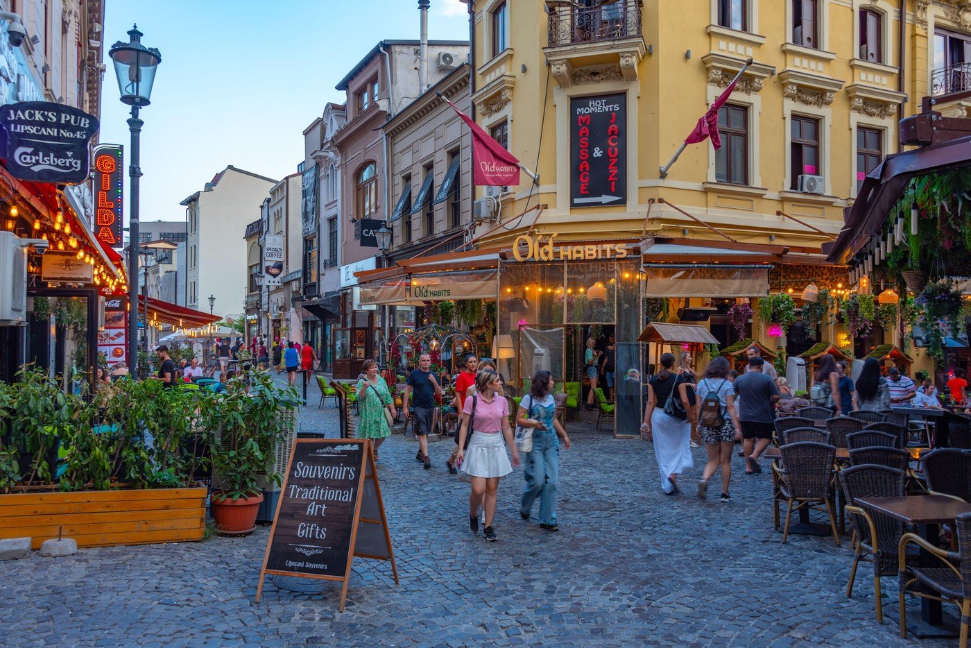 Bucureștiul, o destinație turistică în plină ascensiune: Ce atrage vizitatorii în capitala României Capitala României atrage tot mai mulți turiști europeni, datorită combinației sale unice de istorie, cultură și energie modernă